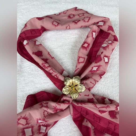 Vintage Gold Tone Floral Scarf Clip/Ring - Picture 5 of 10